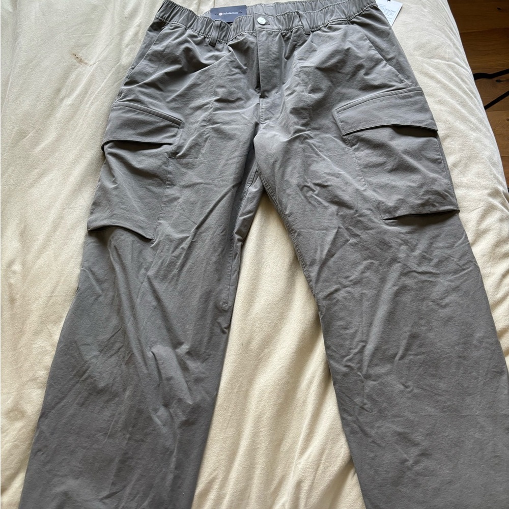 Men’s lululemon versa twill in olive size 38